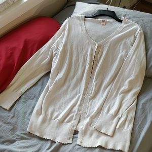 Off-White Scalloped Hem Button-Down Cardigan
